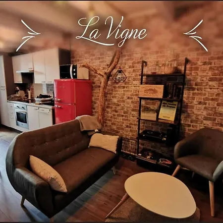 Blanche, Maison De Bourg Pleine De Charme * La Roche-Blanche (Puy-de-Dome)