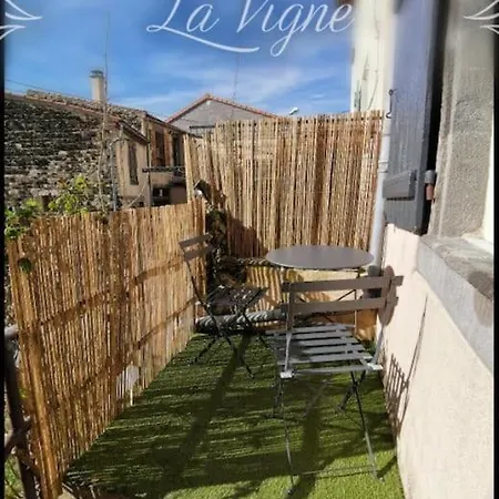 Blanche, Maison De Bourg Pleine De Charme La Roche-Blanche (Puy-de-Dome)