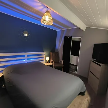 Blanche, Maison De Bourg Pleine De Charme * La Roche-Blanche (Puy-de-Dome)