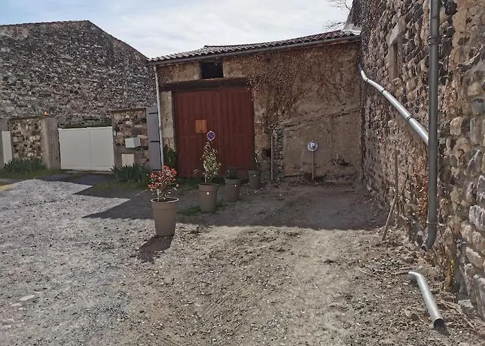 Holiday home Blanche, Maison De Bourg Pleine De Charme *